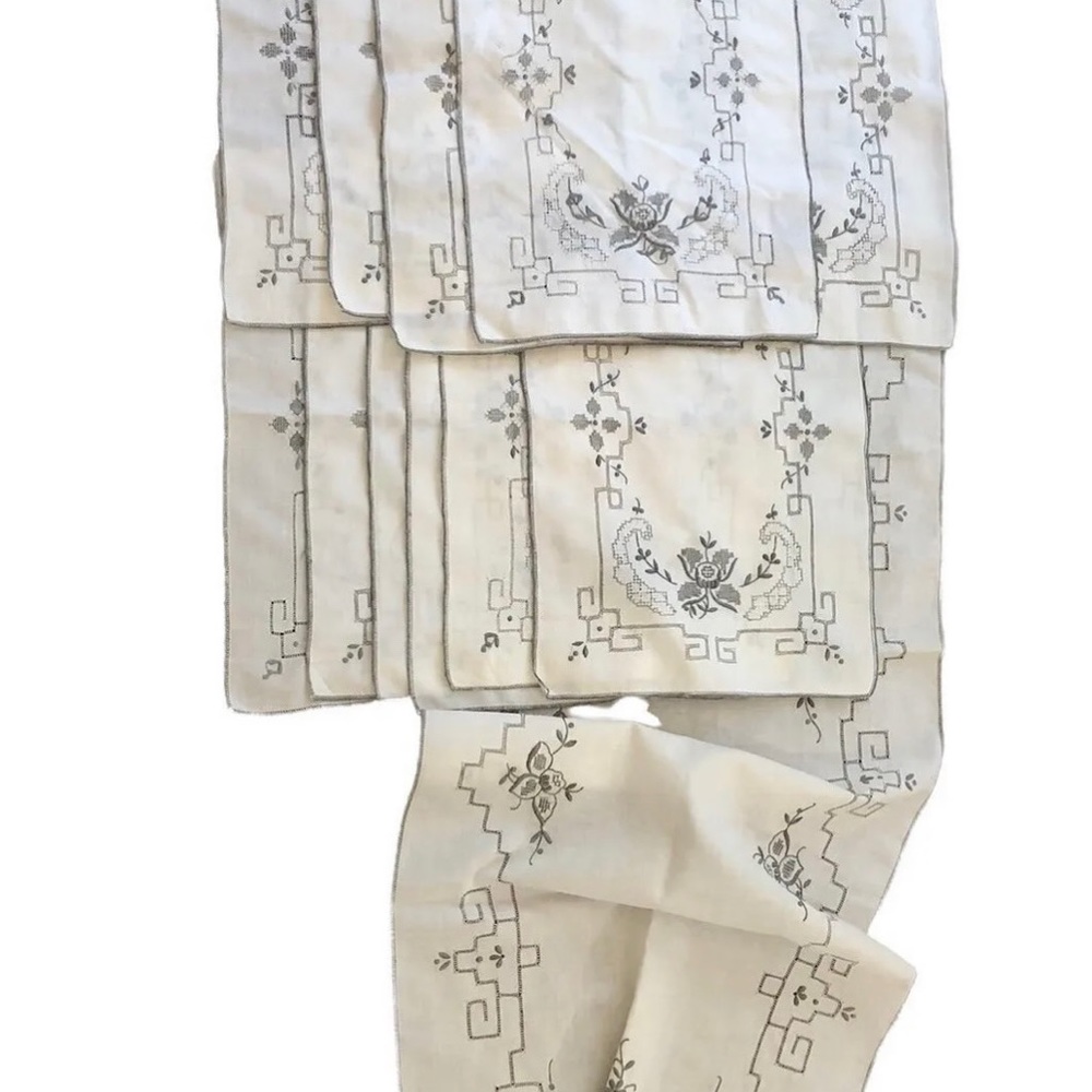 1940’s hand embroidered runner, placemats and napkins
